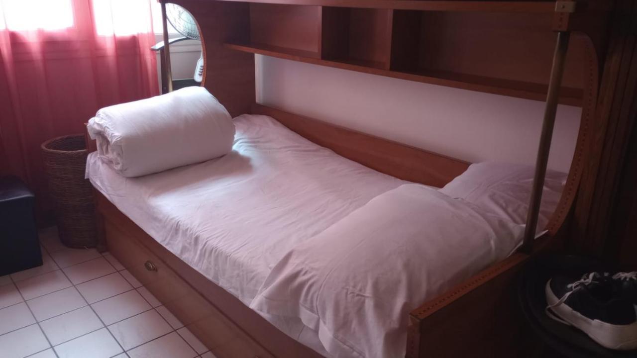 Studio Pigalle De 25 M2 - 2 Lits Simples Type Gigogne Pour 2 Personnes - Quartier Touristique De Paris - 2 Minutes De La Station Metro Pigalle ,Petit Train Vers La Butte Montmartre-Cabaret Moulin Rouge A 200 M,Cabaret Chez Michou-Restaurants-Saunas Apartment Paris