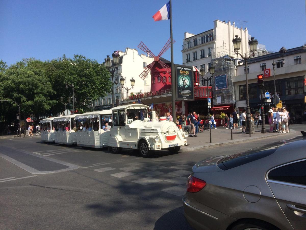 Apartment Studio Pigalle De 25 M2 - 2 Lits Simples Type Gigogne Pour 2 Personnes - Quartier Touristique De Paris - 2 Minutes De La Station Metro Pigalle ,Petit Train Vers La Butte Montmartre-Cabaret Moulin Rouge A 200 M,Cabaret Chez Michou-Restaurants-Saunas