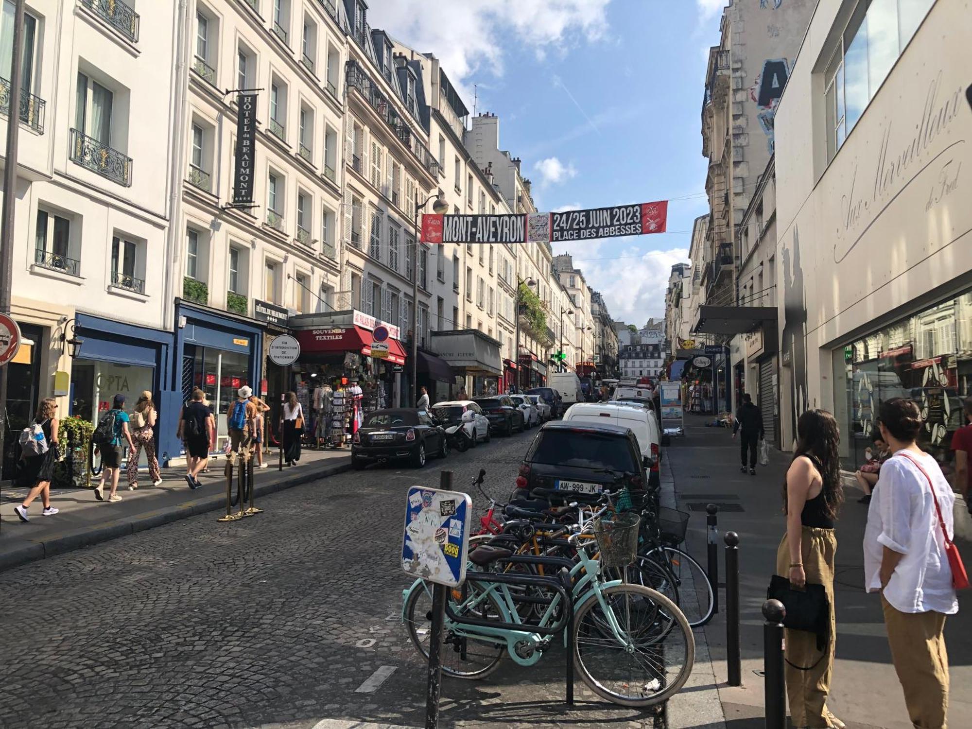 Studio Pigalle De 25 M2 - 2 Lits Simples Type Gigogne Pour 2 Personnes - Quartier Touristique De Paris - 2 Minutes De La Station Metro Pigalle ,Petit Train Vers La Butte Montmartre-Cabaret Moulin Rouge A 200 M,Cabaret Chez Michou-Restaurants-Saunas Apartment *