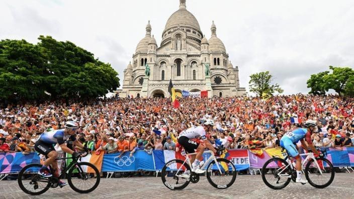 Studio Pigalle De 25 M2 - 2 Lits Simples Type Gigogne Pour 2 Personnes - Quartier Touristique De Paris - 2 Minutes De La Station Metro Pigalle ,Petit Train Vers La Butte Montmartre-Cabaret Moulin Rouge A 200 M,Cabaret Chez Michou-Restaurants-Saunas Apartment Paris