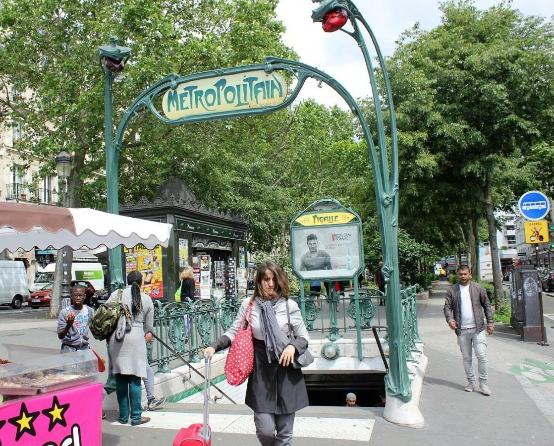 Studio Pigalle De 25 M2 - 2 Lits Simples Type Gigogne Pour 2 Personnes - Quartier Touristique De Paris - 2 Minutes De La Station Metro Pigalle ,Petit Train Vers La Butte Montmartre-Cabaret Moulin Rouge A 200 M,Cabaret Chez Michou-Restaurants-Saunas Paris